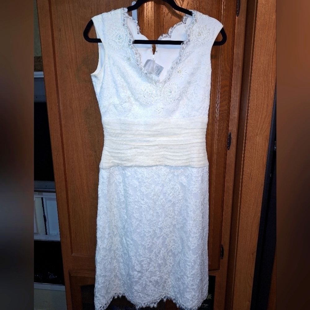 A Tadashi sleeveless Midi wedding/bridal dress in a size 8. EUC